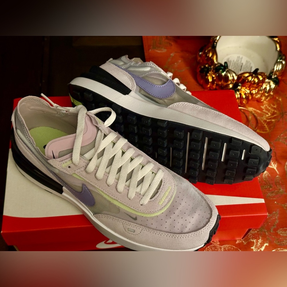 Women NIKE running shoes(brand new)